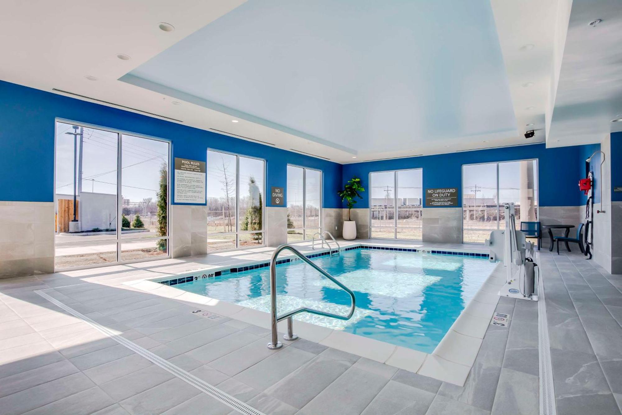 Hampton Inn & Suites By Hilton Louisville East Oxmoor Bagian luar foto