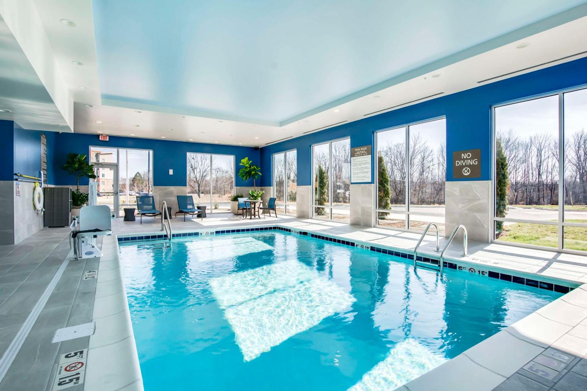 Hampton Inn & Suites By Hilton Louisville East Oxmoor Bagian luar foto